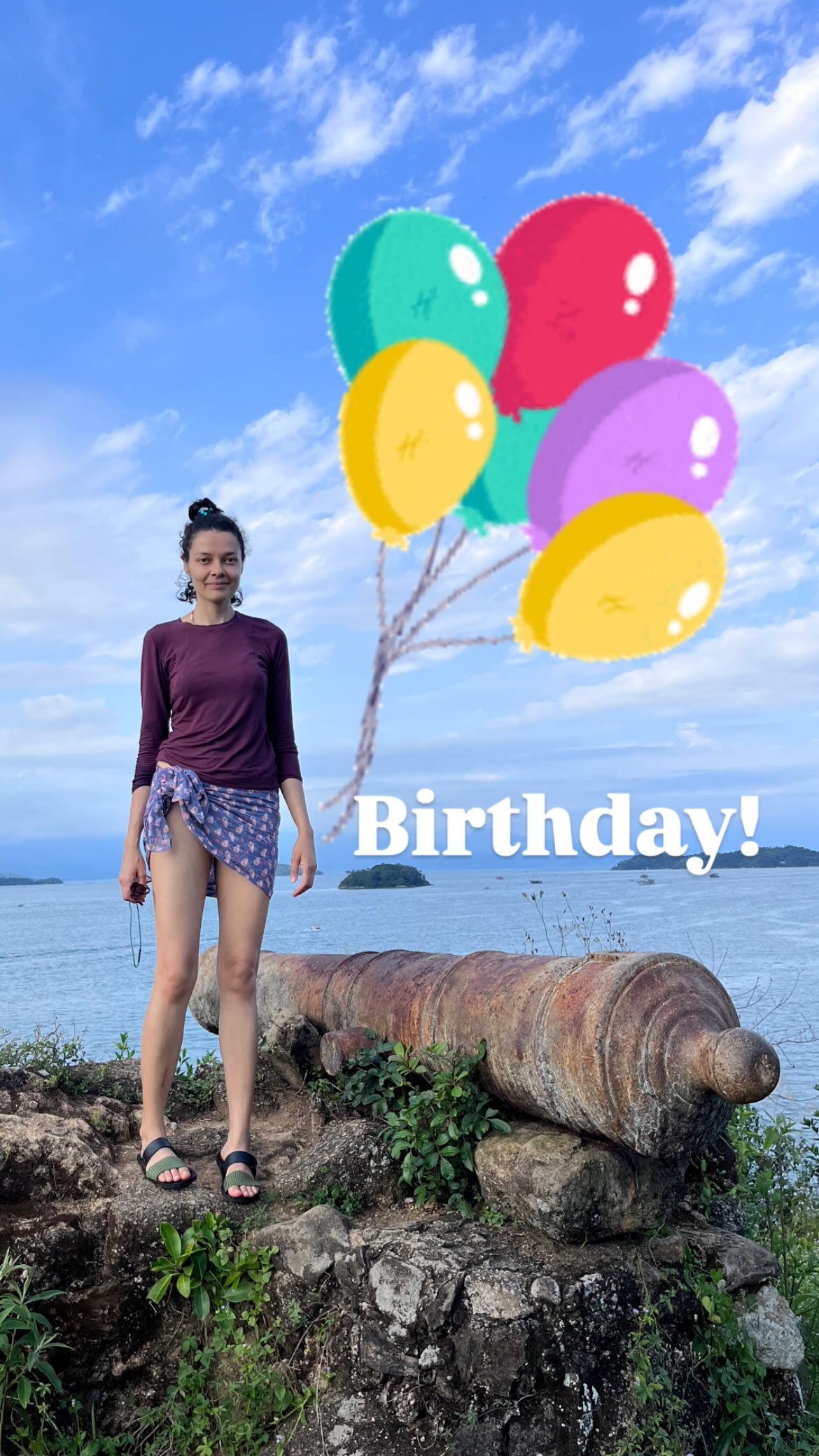 Almocei flores, respirei o ar da serra e me banhei no mar. Feliz 43! ✨

Este aniversário está sendo um bouquet de boas experiências e lembranças: viajei, comi e dormi bem, conheci gente legal, me diverti, estive em um Fiorde, nadei com os peixes 🐠, redesenhei os planos e segui.

E, pra este ano novo: crescer, experimentar outros tamanhos, desenrolar ♥️.

Novas salas de aula, novas paixões, outros encontros, mais descanso, mais pé na areia e som de passarinho 🐦‍⬛

Viver bem como se vivêssemos apenas uma vez ♡. Porque assim é ♥️