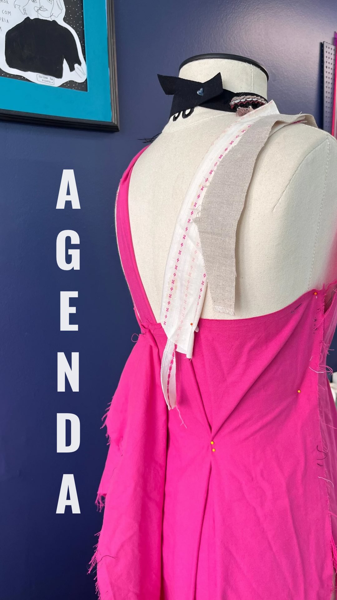 A novidade deste segundo semestre são duas:

1- a primeira é que uma aula do curso “caderno de costura criativo” vai entrar no curso Costura para Iniciantes, ou seja: teremos uma oficina de desenho dentro do curso, vai ser super legal! 💖

2- a segunda é que eu irei dar essa aula e assim poderemos nos conhecer!🤓

Os links para inscrição estão no meu perfil. Há uma vaga no curso matinal começando nesta semana e quatro vagas no curso noturno começando em Setembro.

Até logo,
Patricia C ✂️

#costura #processocriativo